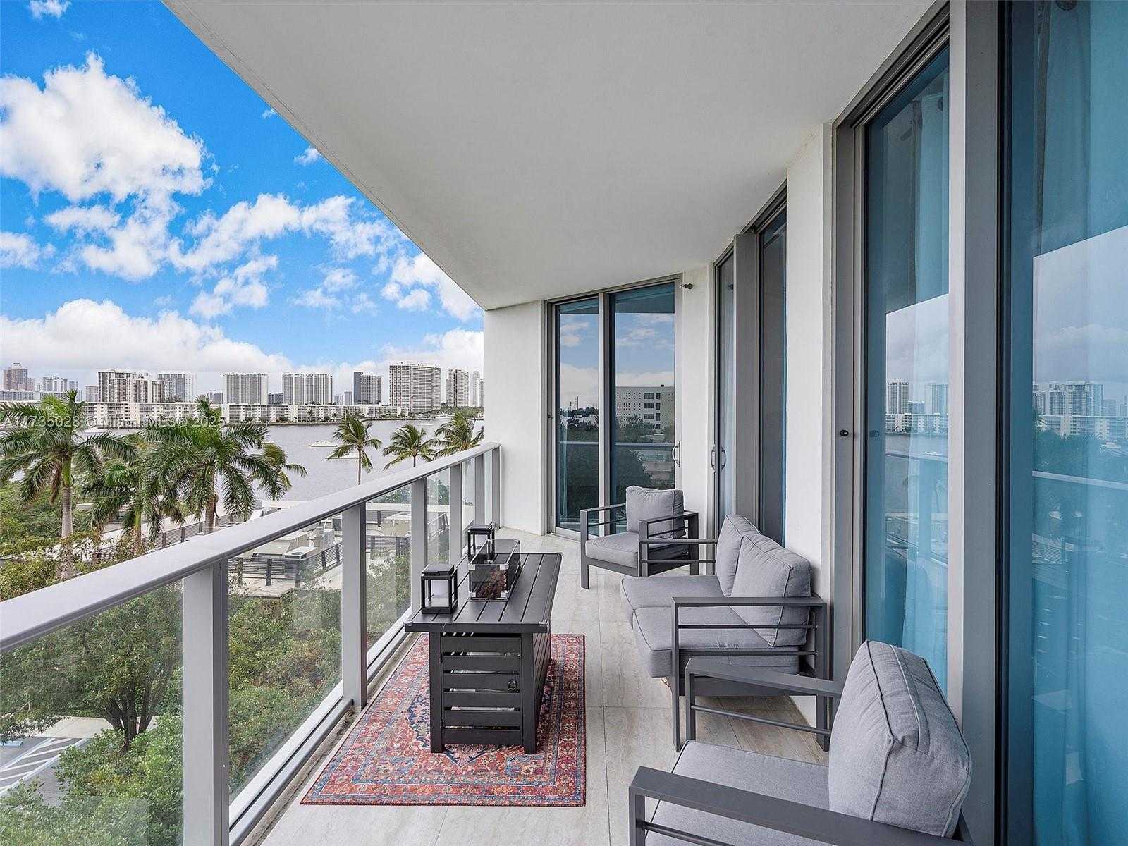 Small Image of 17301 BISCAYNE BLVD #506, North Miami Beach Number 2