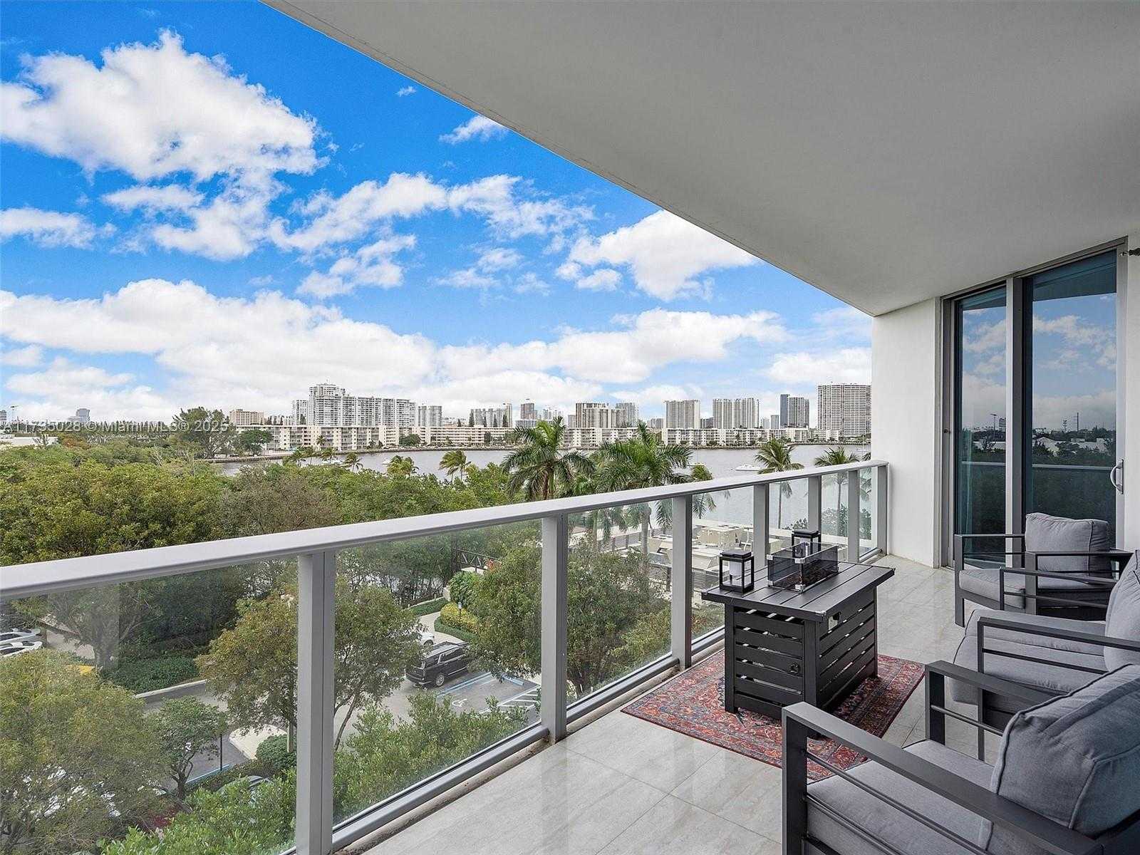 Small Image of 17301 BISCAYNE BLVD #506, North Miami Beach Number 3