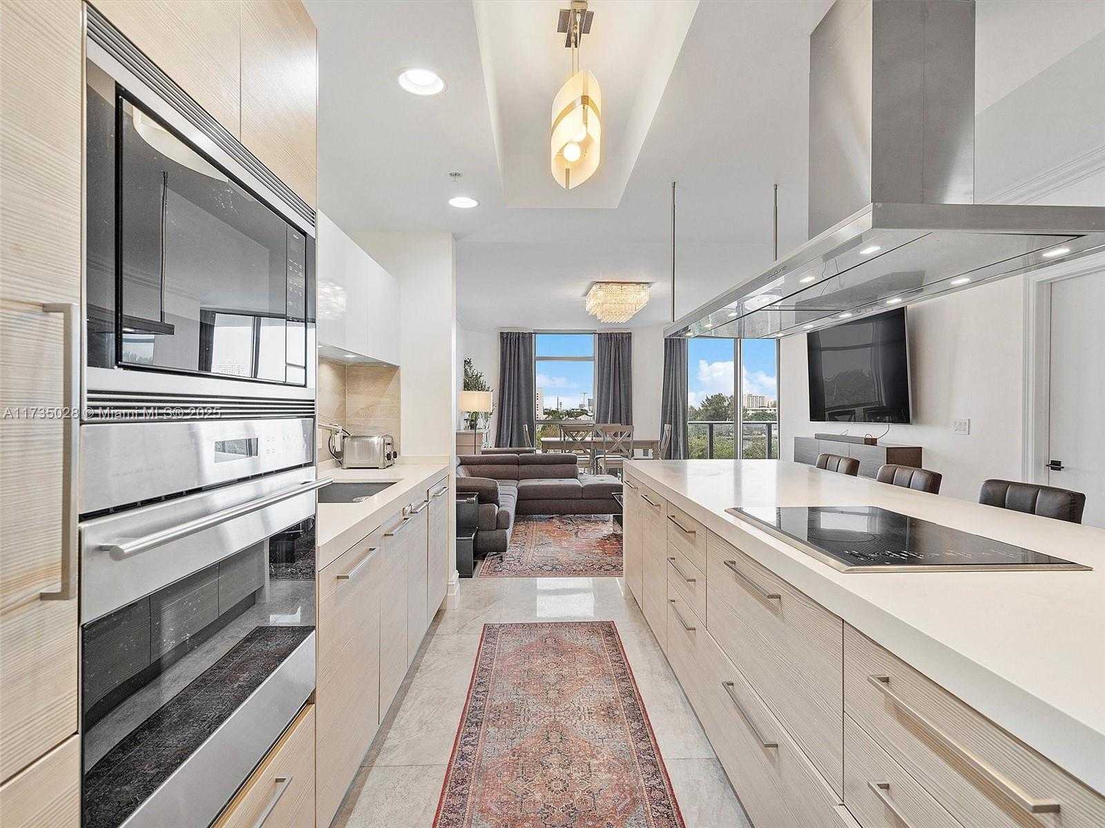 Small Image of 17301 BISCAYNE BLVD #506, North Miami Beach Number 6