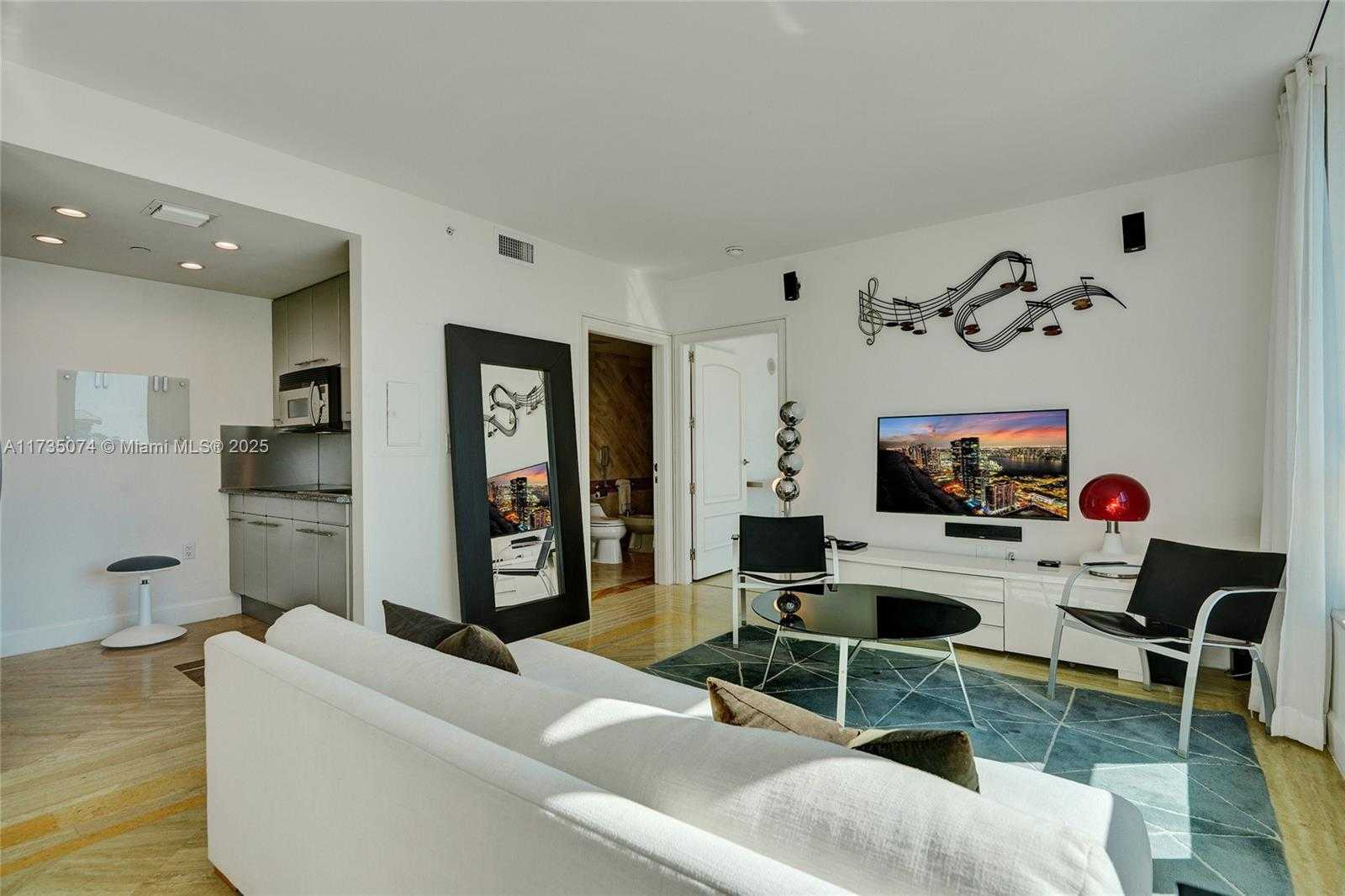 Small Image of 101 OCEAN DR #506, Miami Beach Number 5