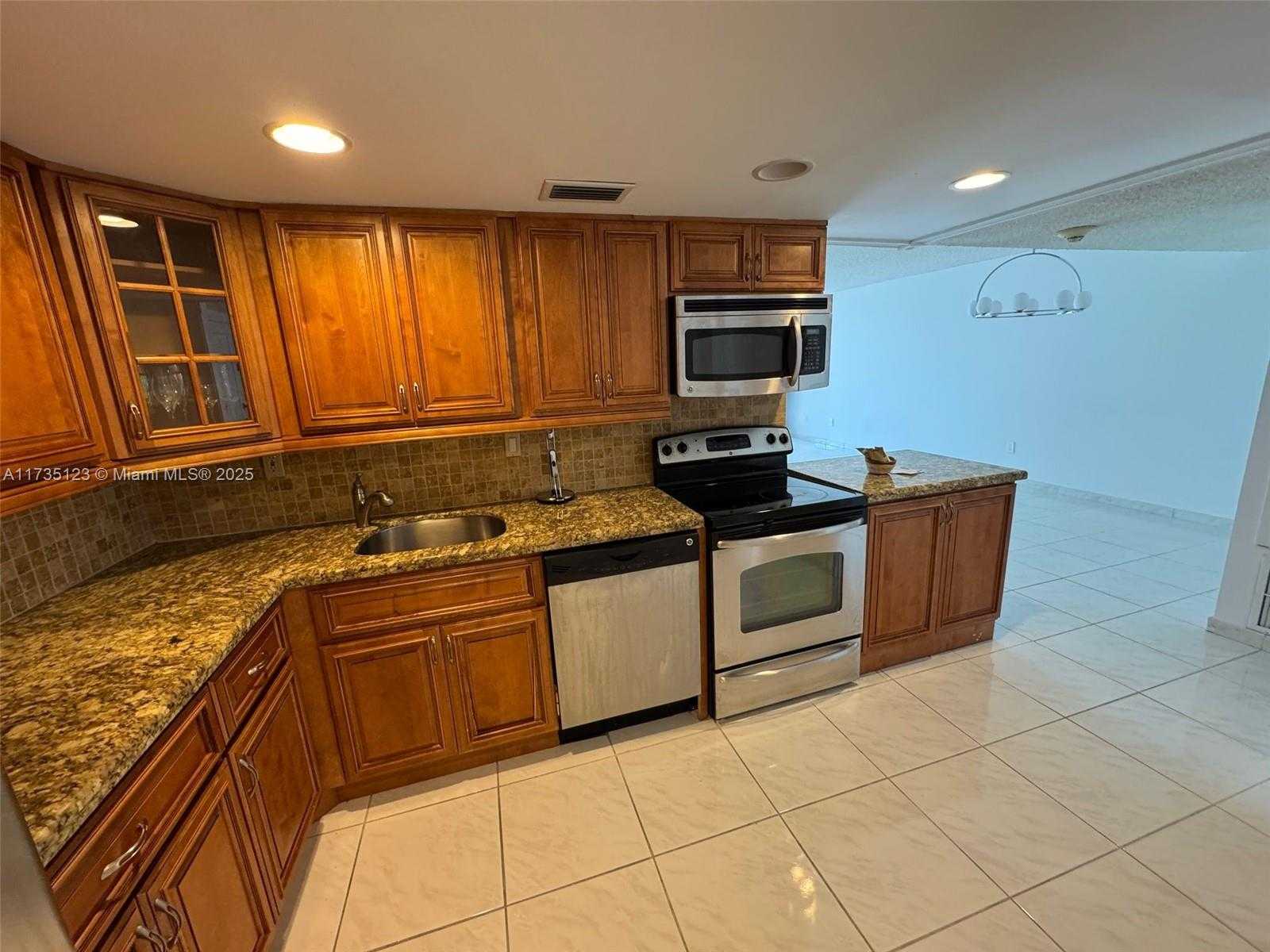 Small Image of 1420 BRICKELL BAY DR #306D, Miami Number 13