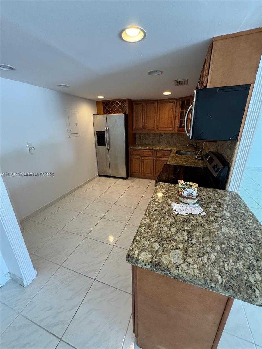 Small Image of 1420 BRICKELL BAY DR #306D, Miami Number 5