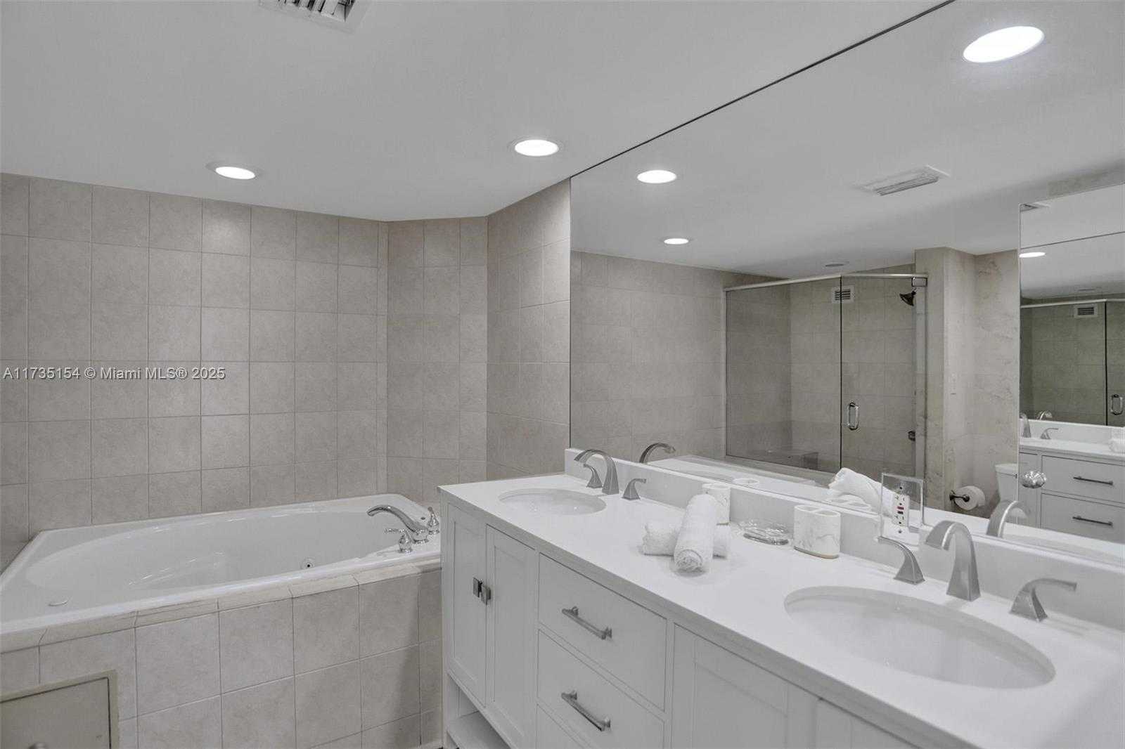 Small Image of 5600 COLLINS AVE #9T, Miami Beach Number 16