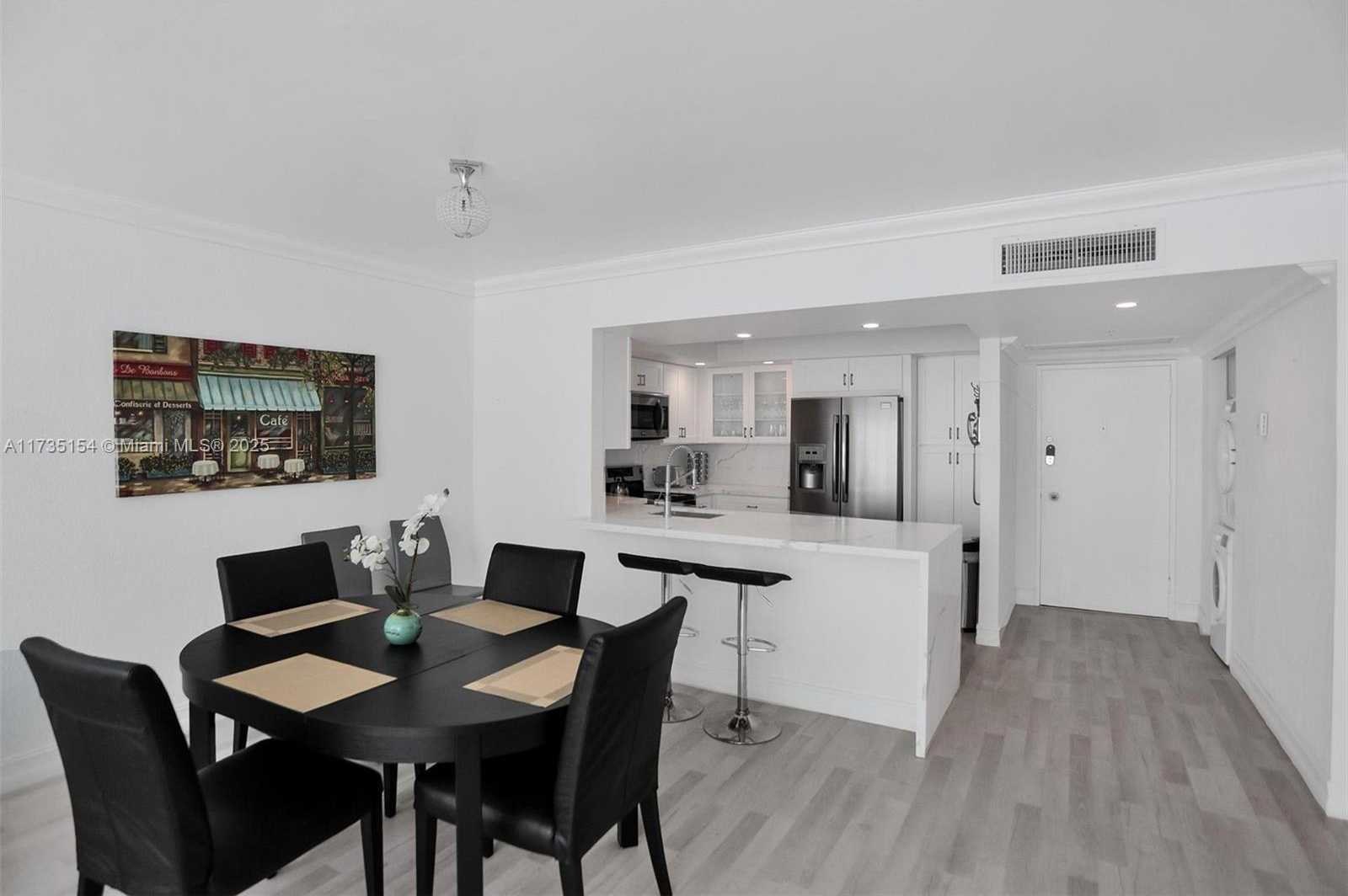 Small Image of 5600 COLLINS AVE #9T, Miami Beach Number 4
