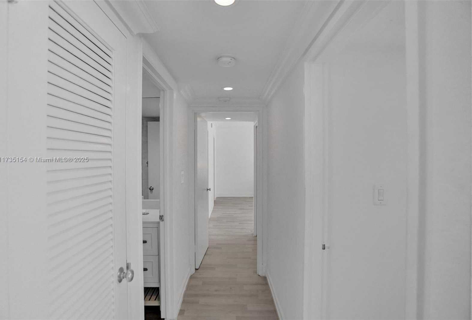 Small Image of 5600 COLLINS AVE #9T, Miami Beach Number 8