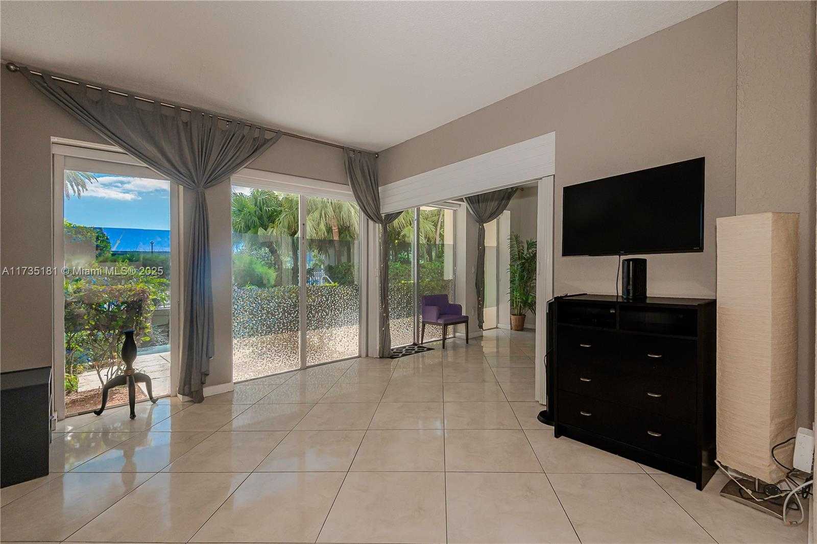 Small Image of 11111 BISCAYNE BLVD #1G/116, Miami Number 21