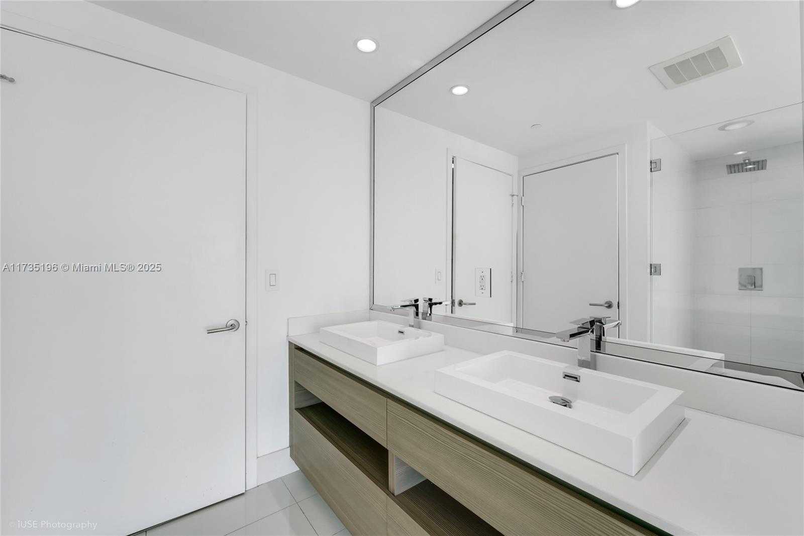 Small Image of 460 NE 28th St, Miami, FL 33137, USA Number 12