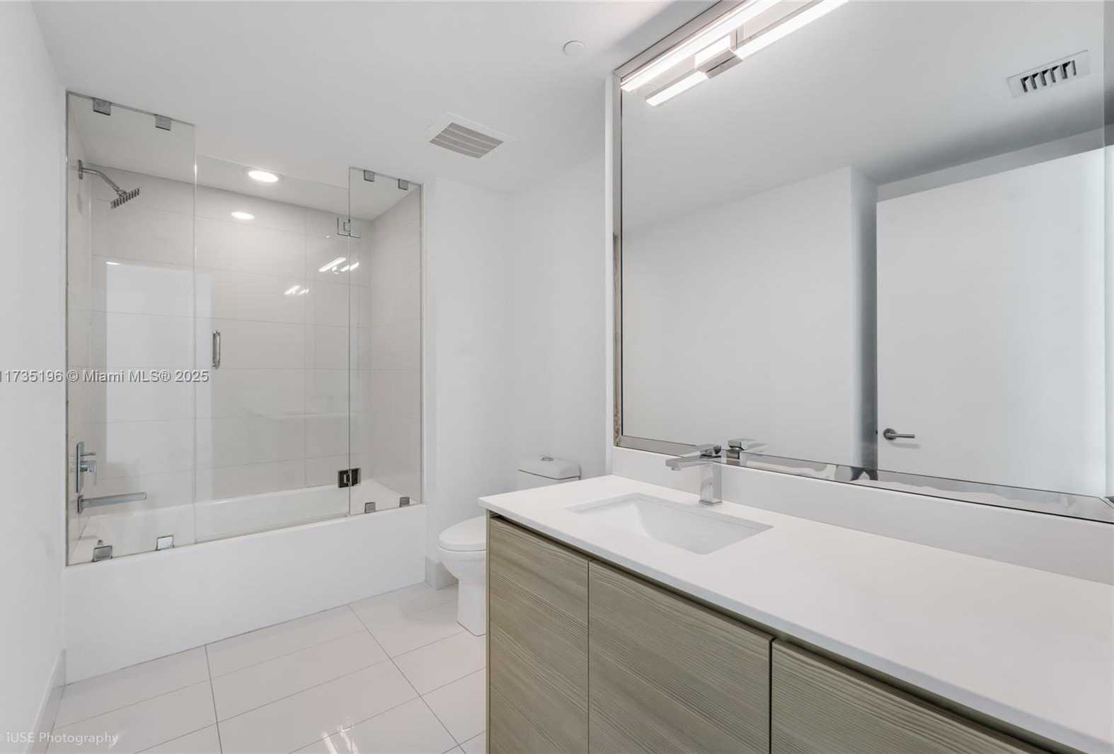 Small Image of 460 NE 28th St, Miami, FL 33137, USA Number 16