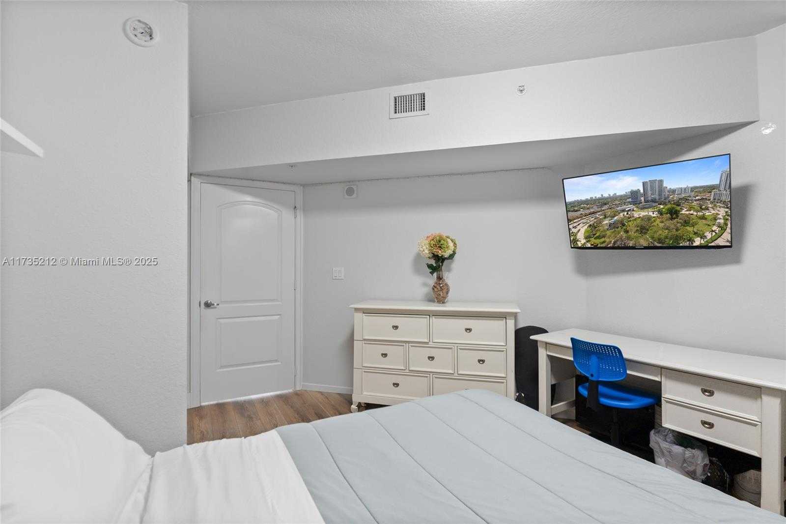 Small Image of 1830 RADIUS DR #820, Hollywood Number 12