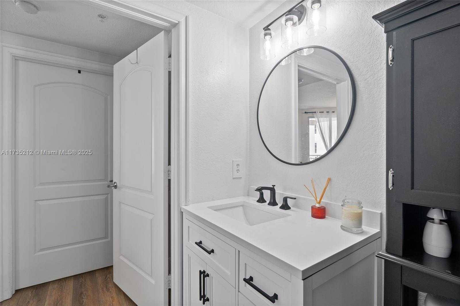 Small Image of 1830 RADIUS DR #820, Hollywood Number 17