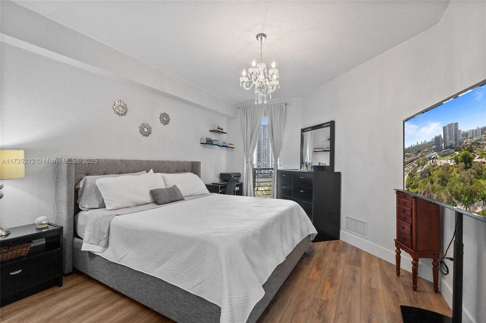 Small Image of 1830 RADIUS DR #820, Hollywood Number 9