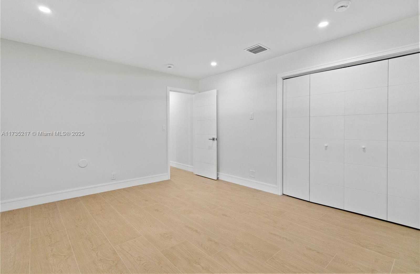 Small Image of 809 CYPRESS BLVD, Pompano Beach Number 32