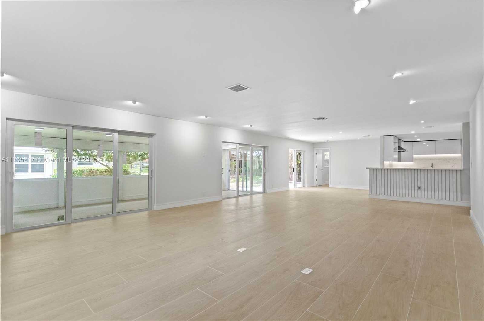 Small Image of 809 CYPRESS BLVD, Pompano Beach Number 8