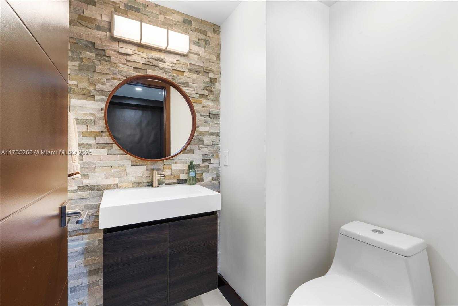 Small Image of 414 POINCIANA ISLAND DRIVE #1724, Sunny Isles Beach Number 4