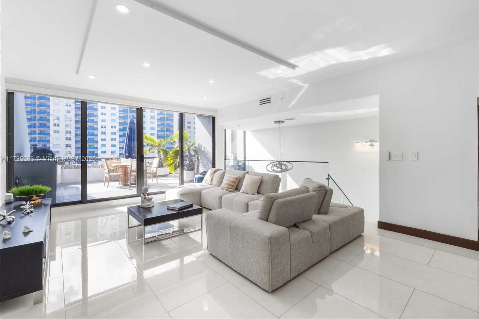 Small Image of 414 POINCIANA ISLAND DRIVE #1724, Sunny Isles Beach Number 6