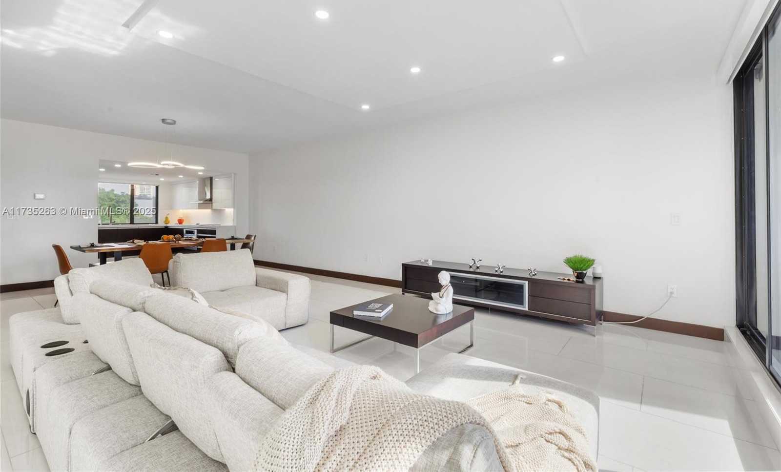 Small Image of 414 POINCIANA ISLAND DRIVE #1724, Sunny Isles Beach Number 8