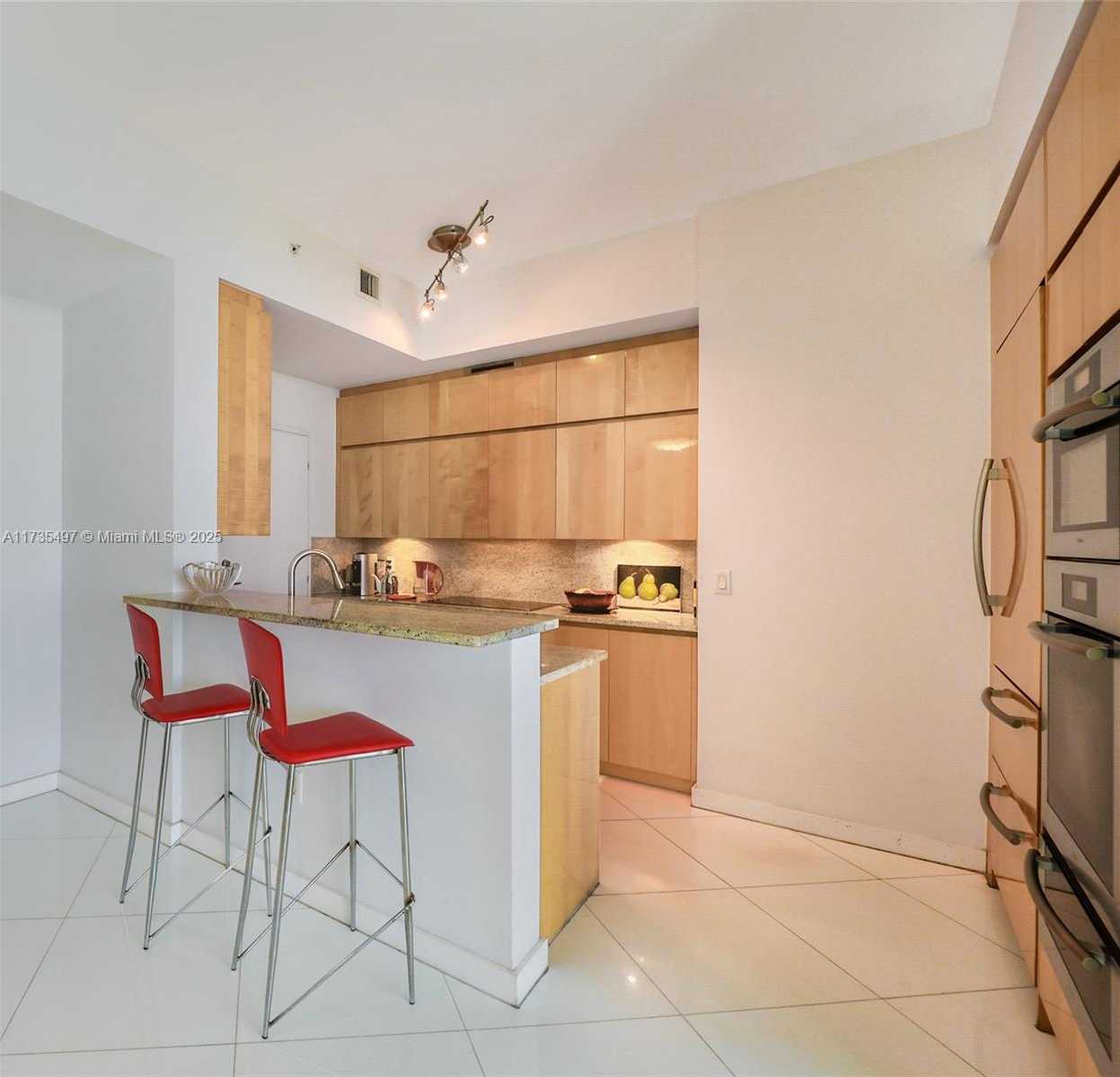 Small Image of 50 SOUTH POINTE DR #1704, Miami Beach Number 12