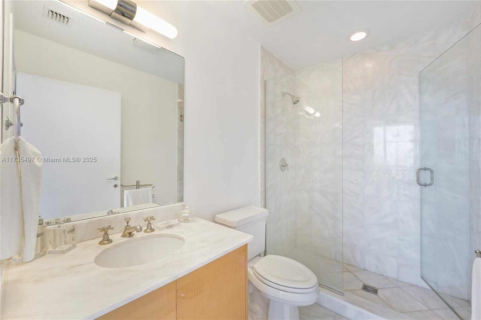Small Image of 50 SOUTH POINTE DR #1704, Miami Beach Number 15