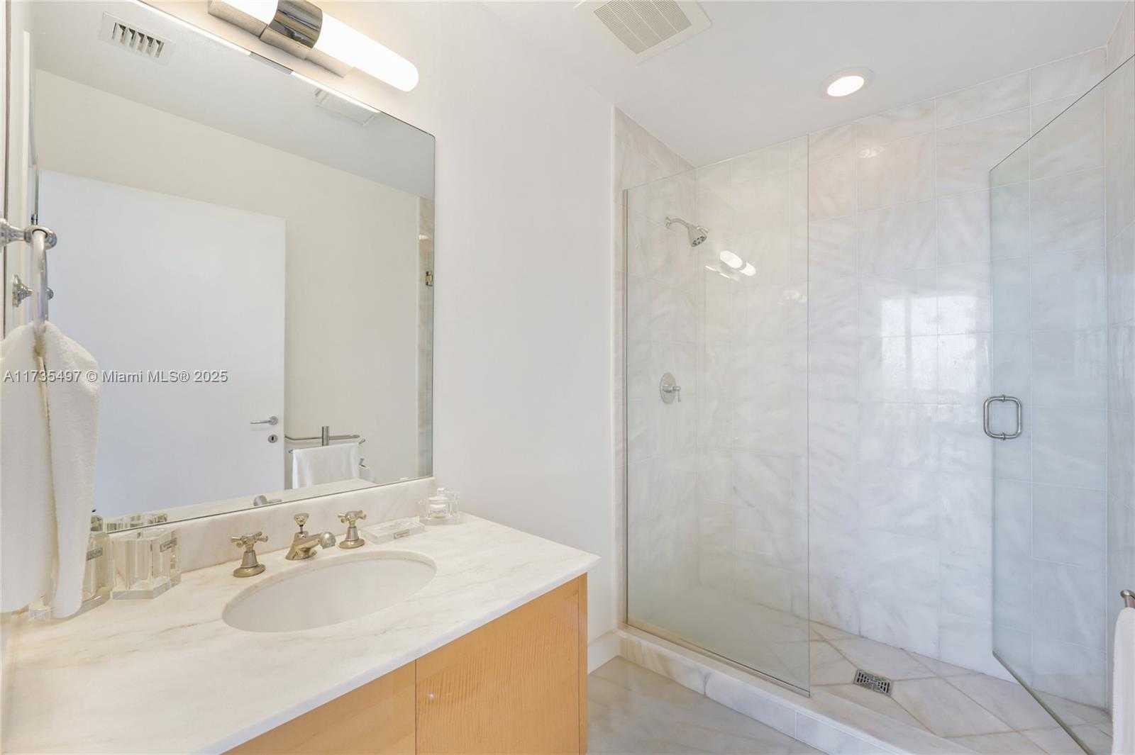 Small Image of 50 SOUTH POINTE DR #1704, Miami Beach Number 17