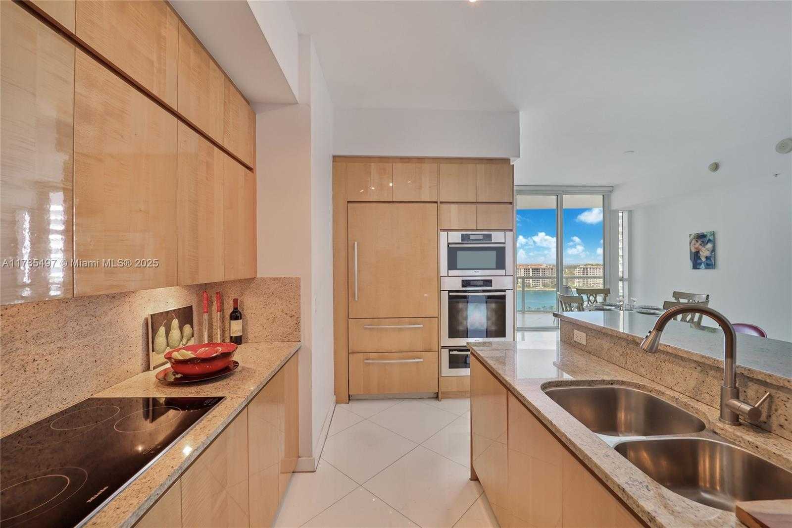 Small Image of 50 SOUTH POINTE DR #1704, Miami Beach Number 3