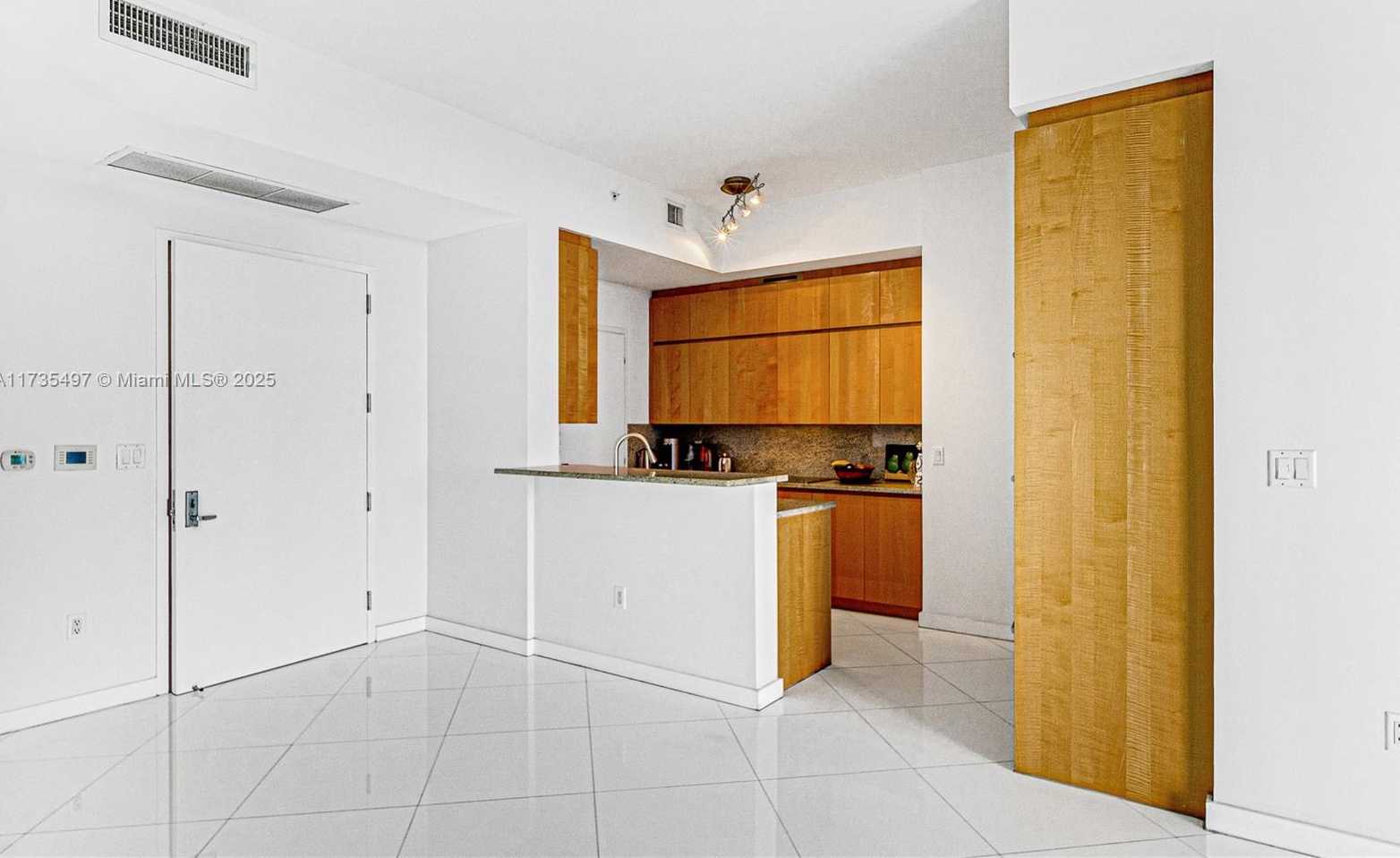 Small Image of 50 SOUTH POINTE DR #1704, Miami Beach Number 52