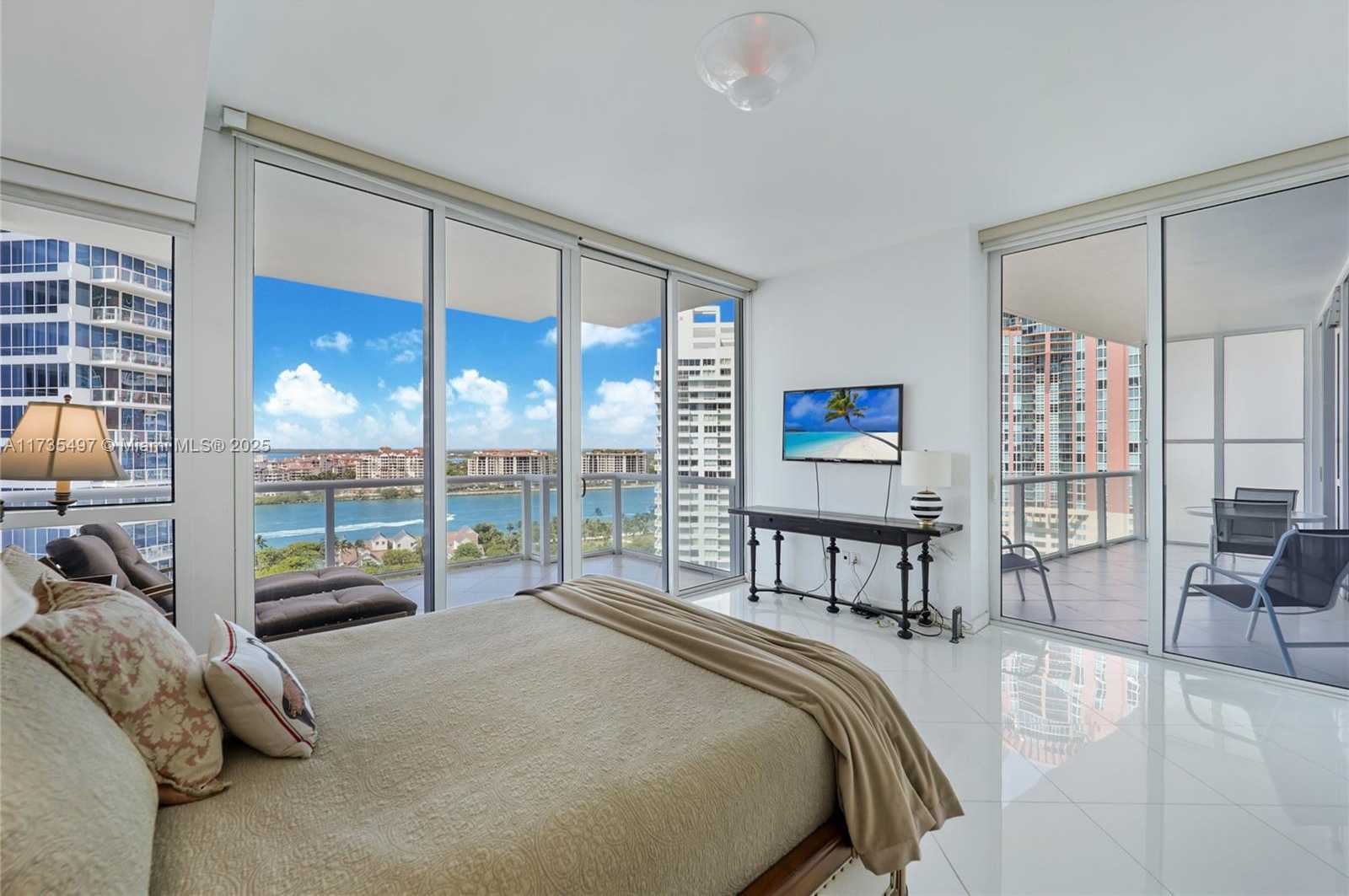 Small Image of 50 SOUTH POINTE DR #1704, Miami Beach Number 6