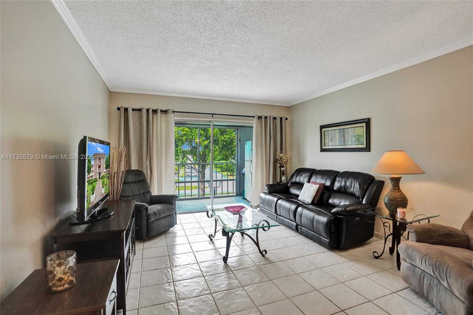 Small Image of 1100 HILLCREST CT #302, Hollywood Number 12