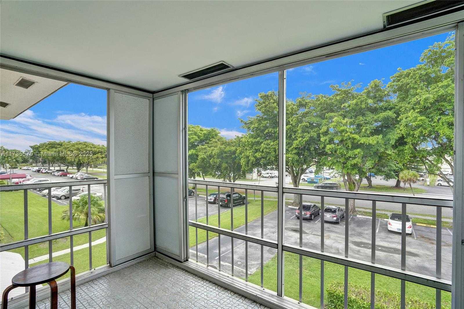 Small Image of 1100 HILLCREST CT #302, Hollywood Number 15
