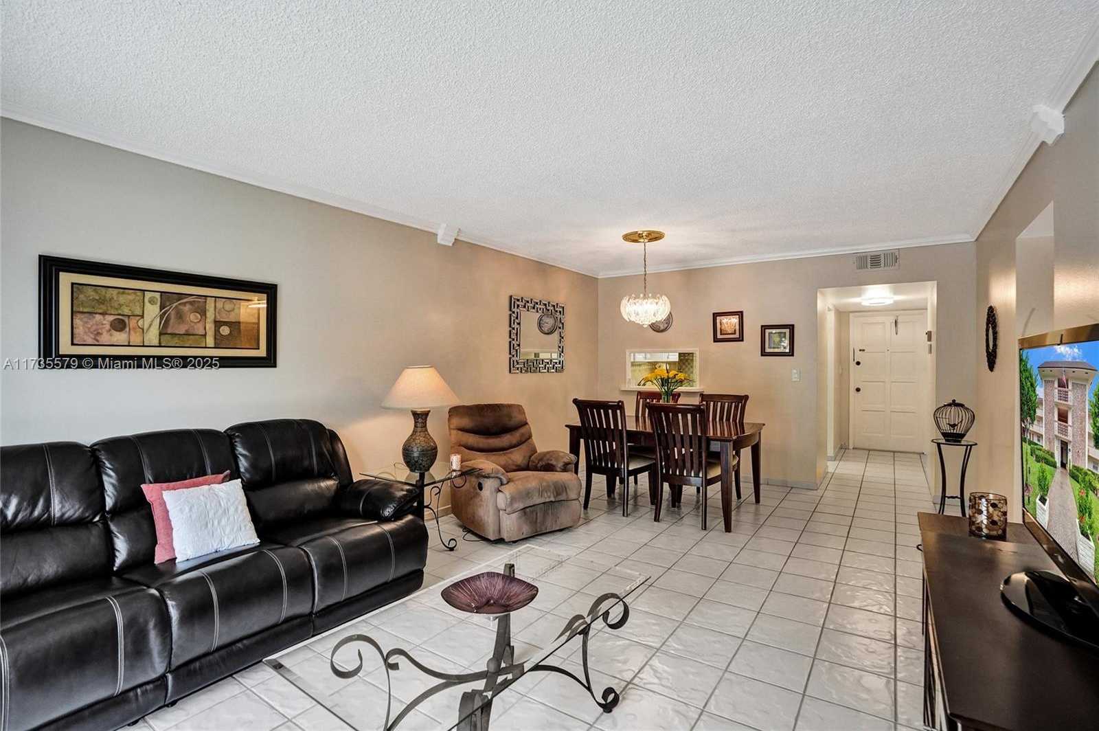 Small Image of 1100 HILLCREST CT #302, Hollywood Number 18