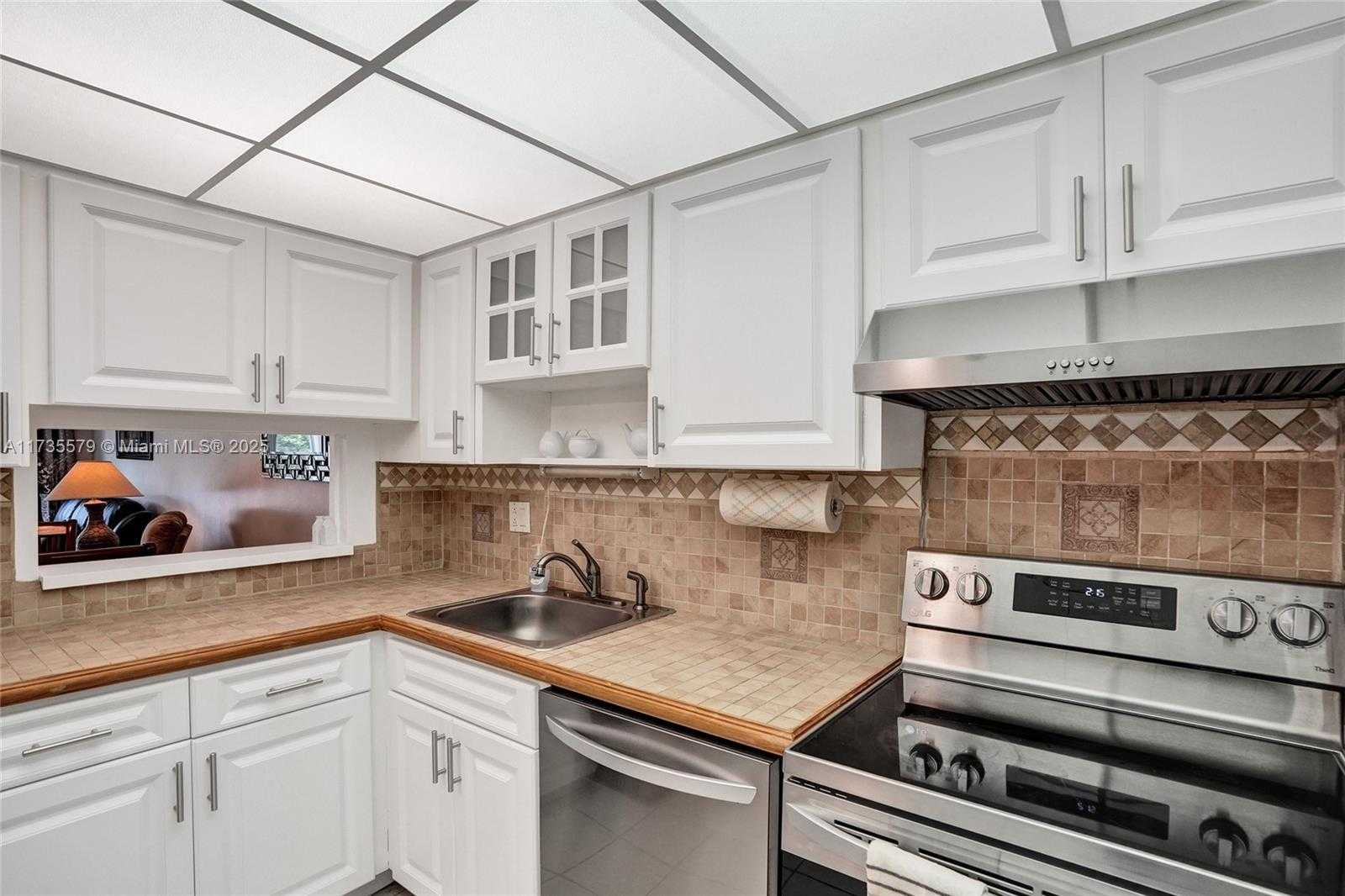 Small Image of 1100 HILLCREST CT #302, Hollywood Number 22