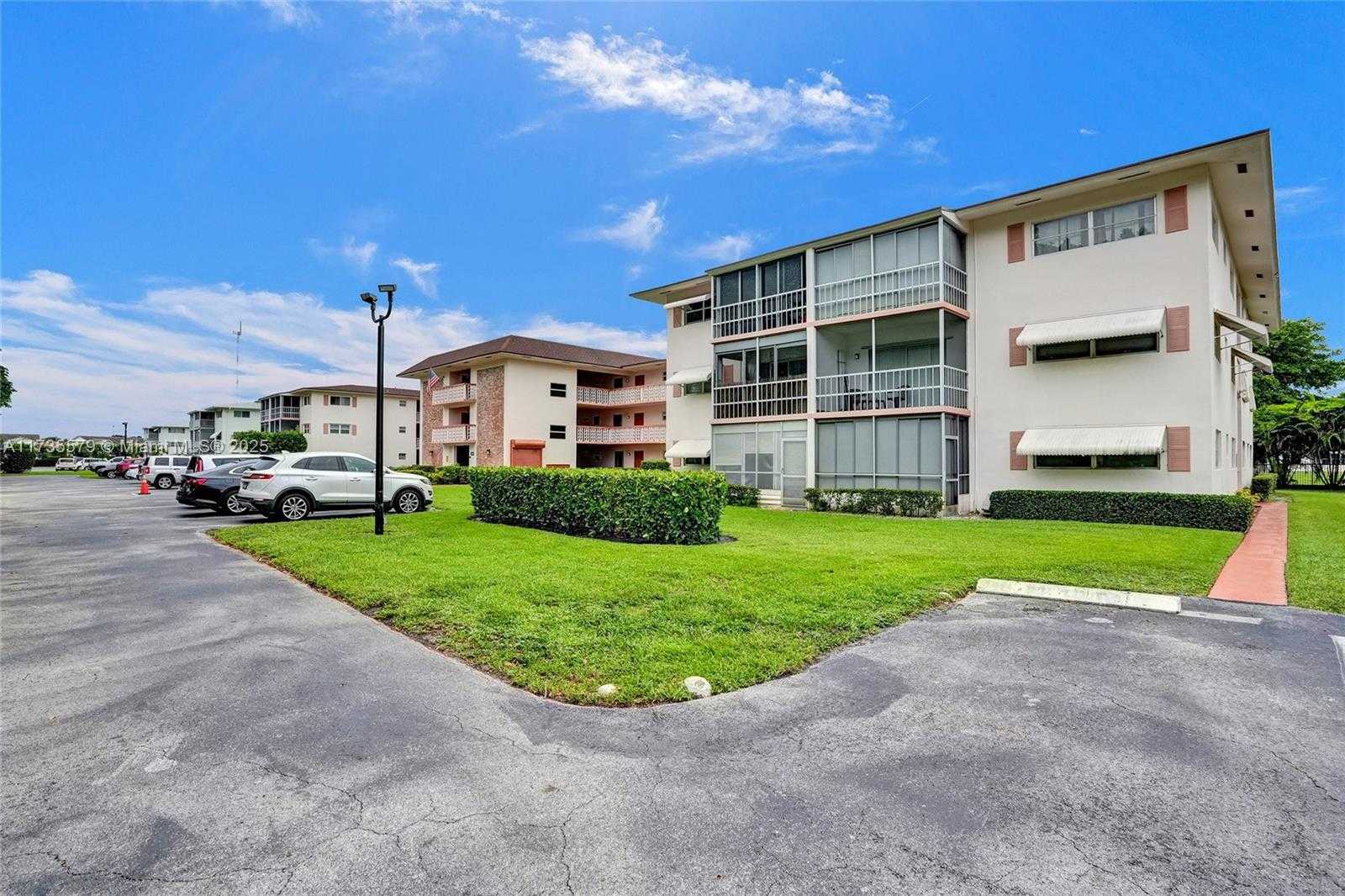 Small Image of 1100 HILLCREST CT #302, Hollywood Number 23