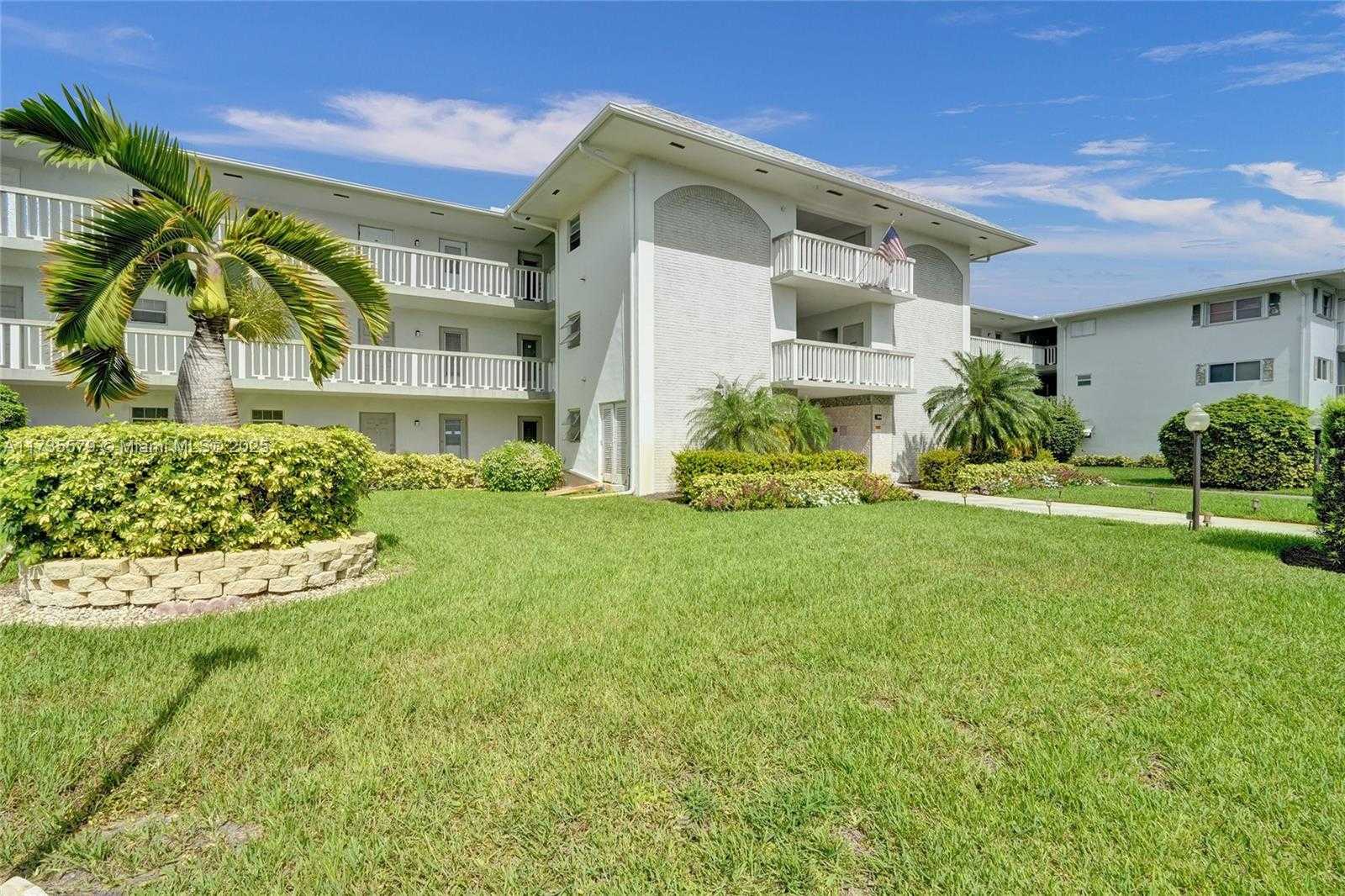Small Image of 1100 HILLCREST CT #302, Hollywood Number 25