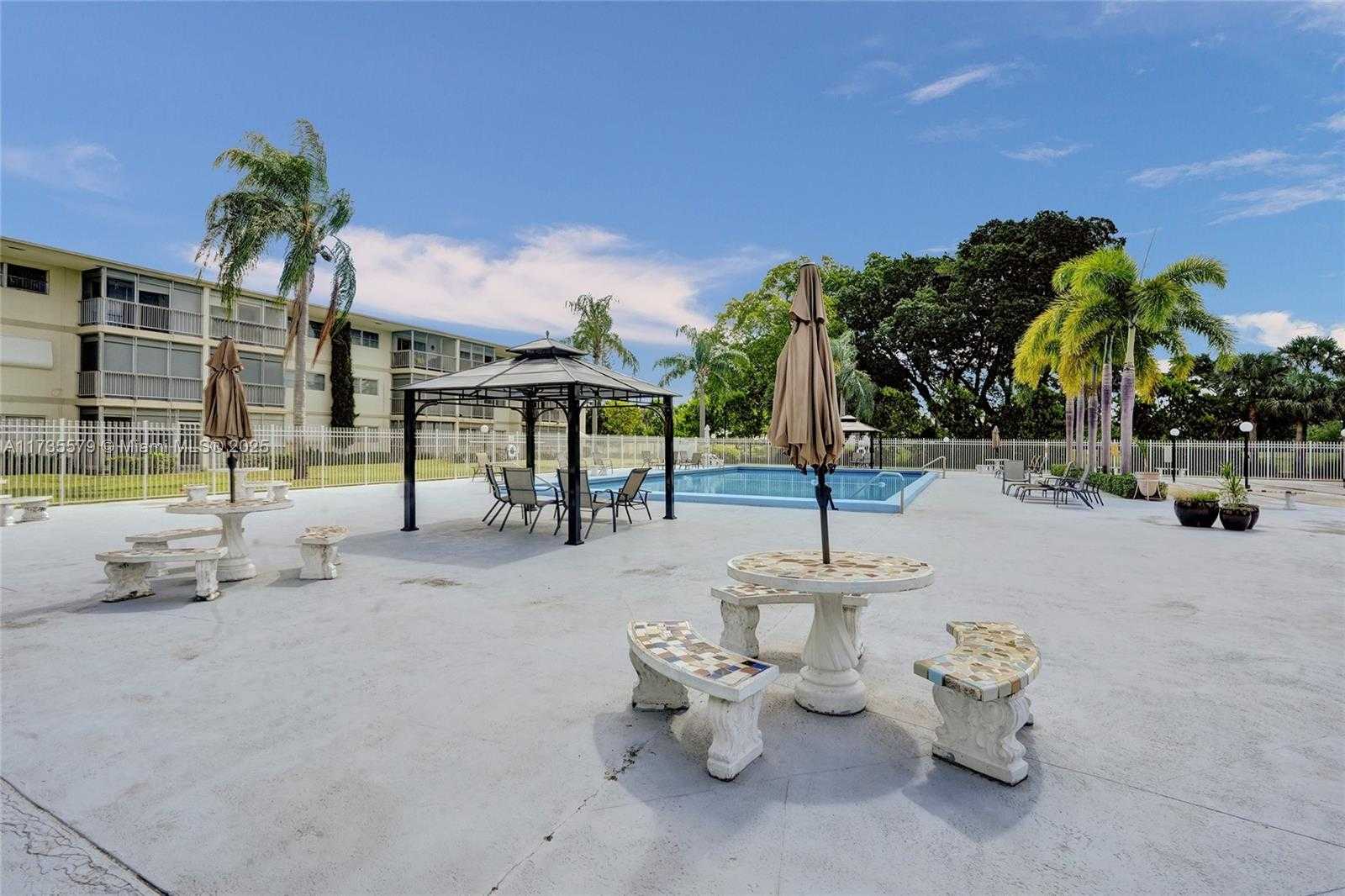 Small Image of 1100 HILLCREST CT #302, Hollywood Number 26