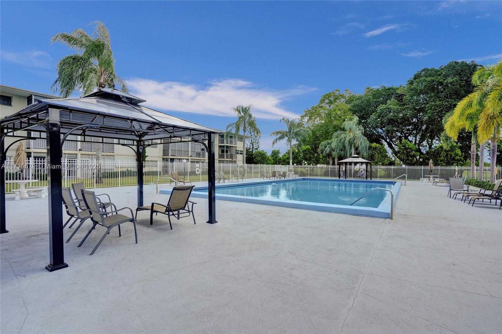 Small Image of 1100 HILLCREST CT #302, Hollywood Number 27