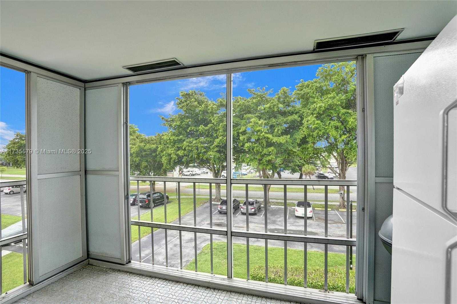 Small Image of 1100 HILLCREST CT #302, Hollywood Number 3