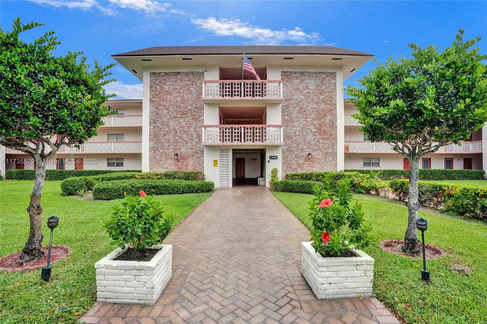 Small Image of 1100 HILLCREST CT #302, Hollywood Number 33