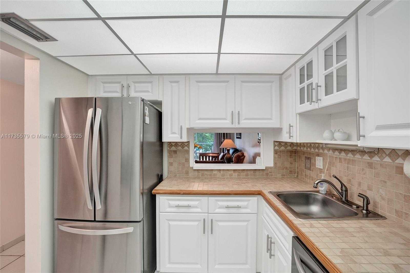 Small Image of 1100 HILLCREST CT #302, Hollywood Number 5