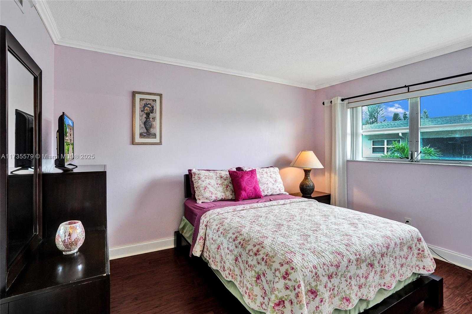 Small Image of 1100 HILLCREST CT #302, Hollywood Number 6