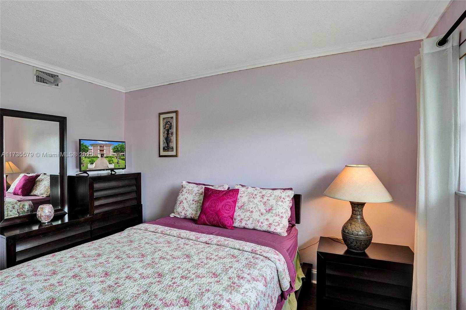 Small Image of 1100 HILLCREST CT #302, Hollywood Number 7