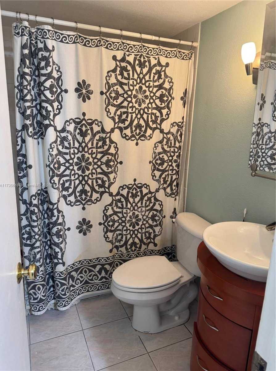 Small Image of 1975 WEST 44TH PL #106, Hialeah Number 25