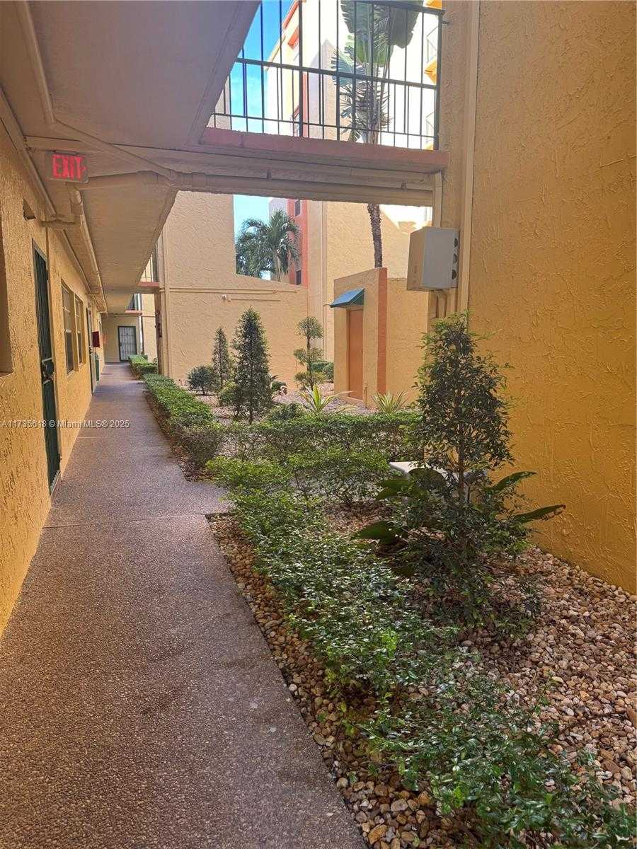 Small Image of 1975 WEST 44TH PL #106, Hialeah Number 4