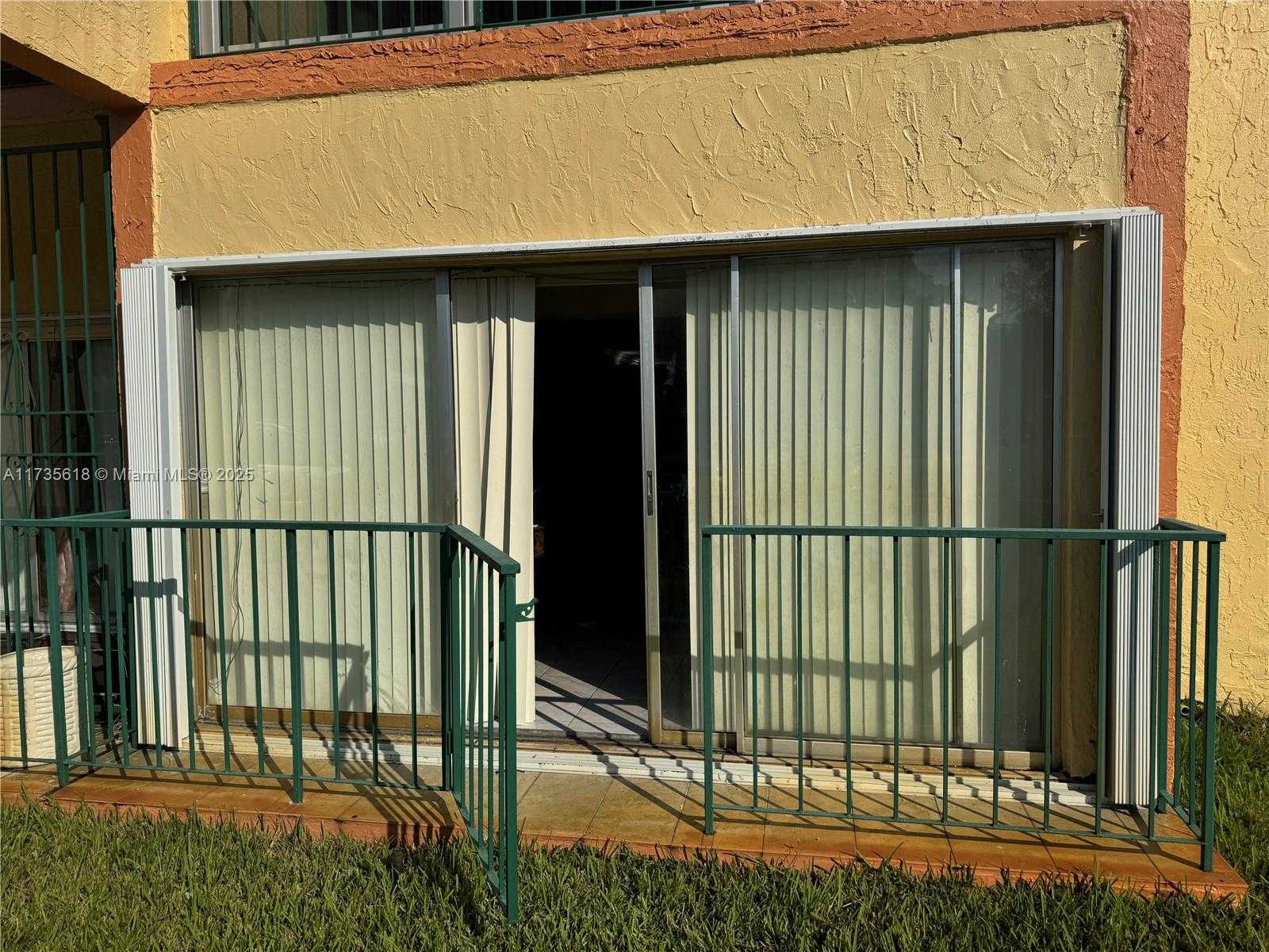 Small Image of 1975 WEST 44TH PL #106, Hialeah Number 5