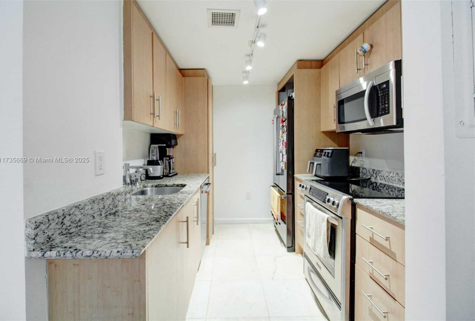Small Image of 10275 COLLINS AVE #817, Bal Harbour Number 18