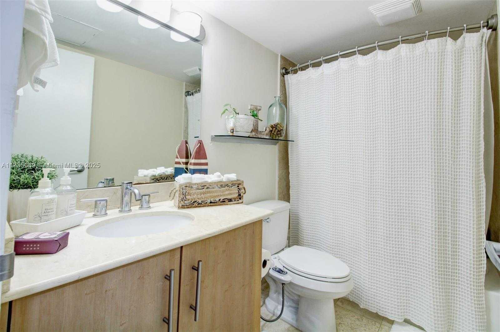 Small Image of 10275 COLLINS AVE #817, Bal Harbour Number 24