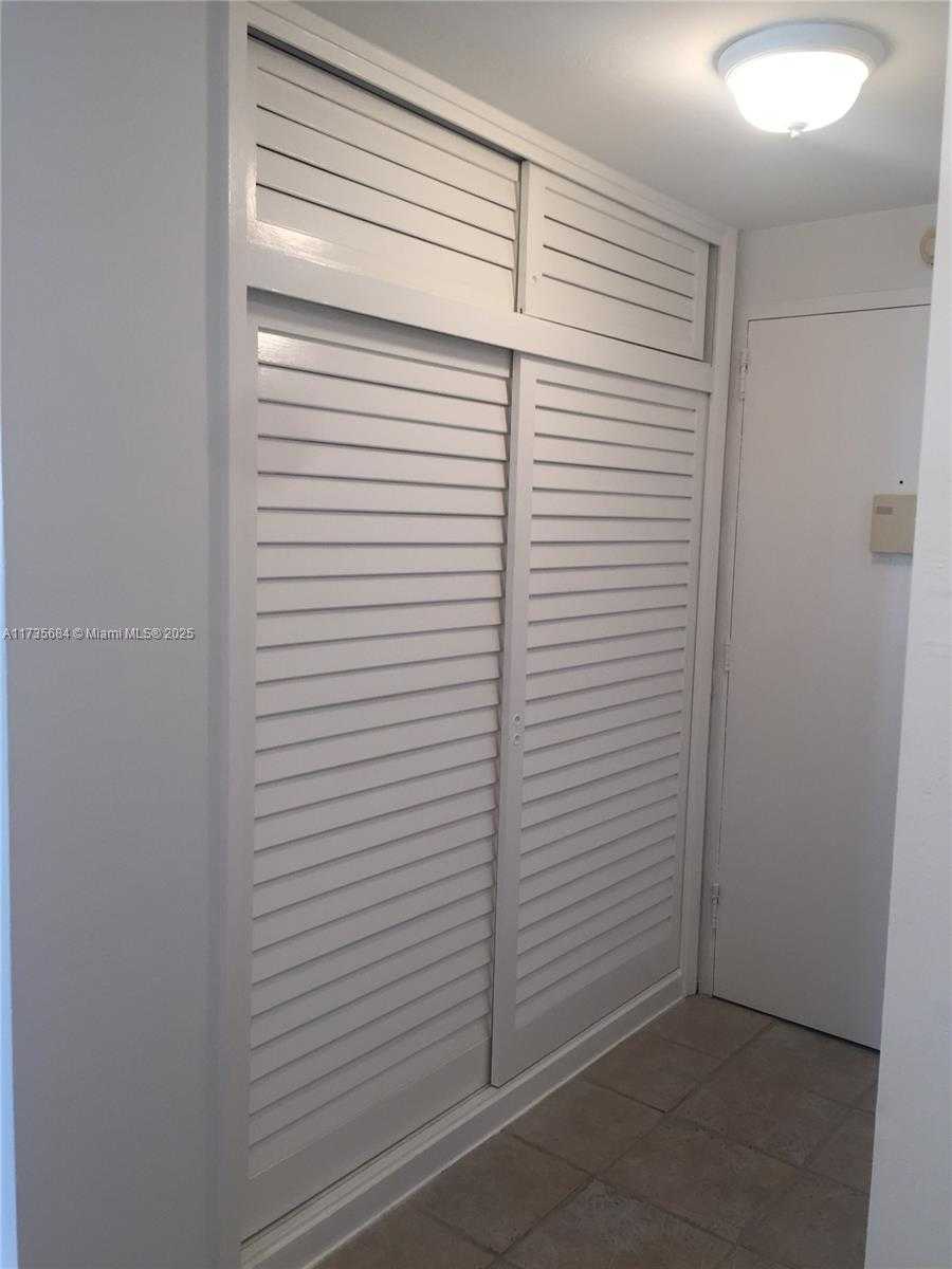 Small Image of 1408 BRICKELL BAY DR #917, Miami Number 14