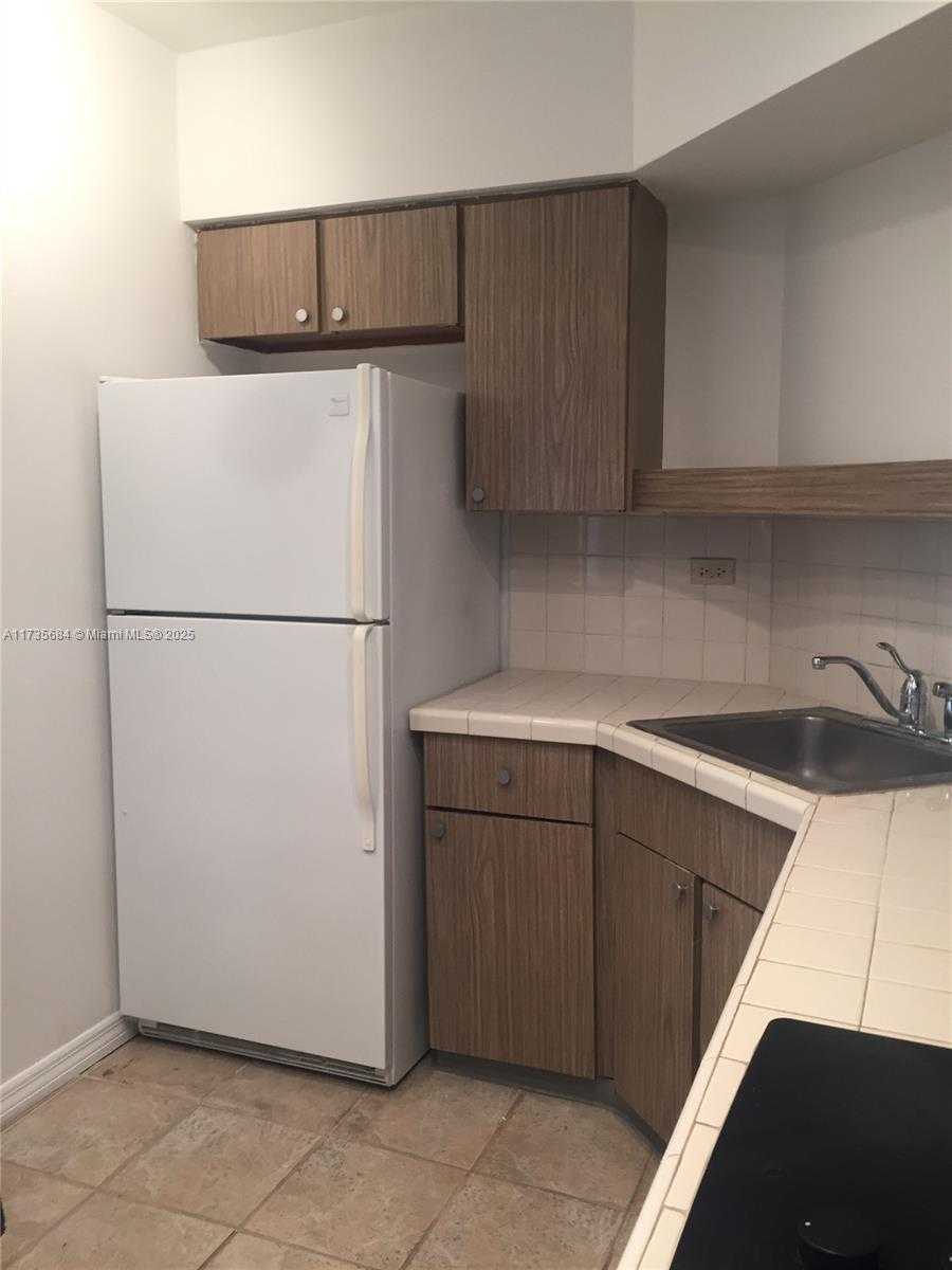Small Image of 1408 BRICKELL BAY DR #917, Miami Number 7