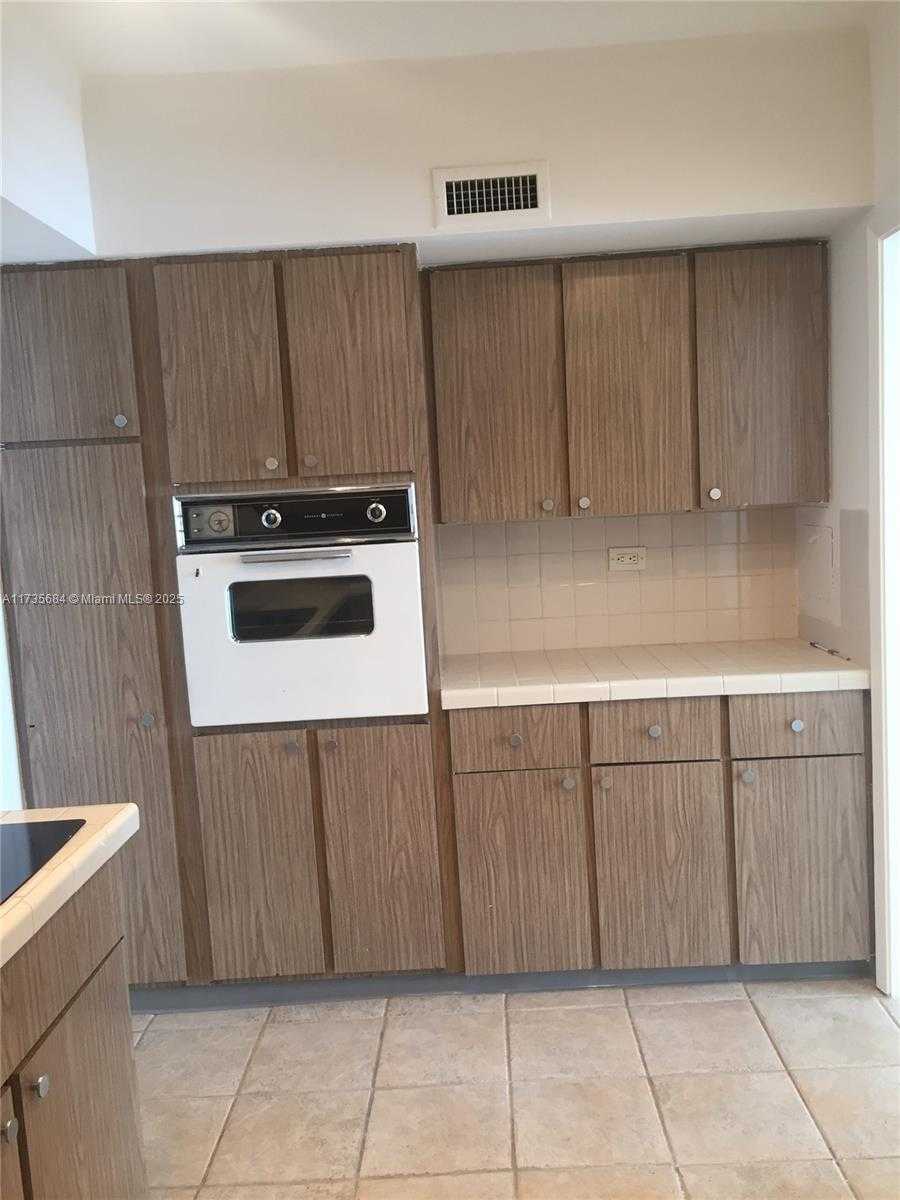 Small Image of 1408 BRICKELL BAY DR #917, Miami Number 8