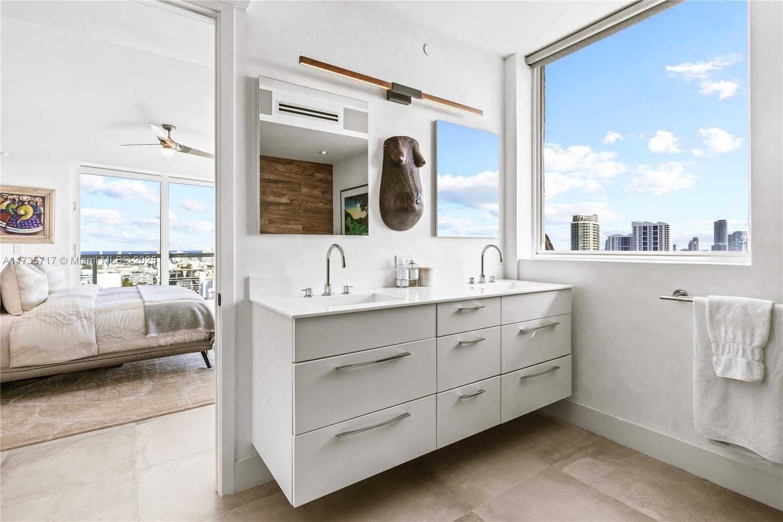 Small Image of 10 VENETIAN WAY #2404, Miami Beach Number 18