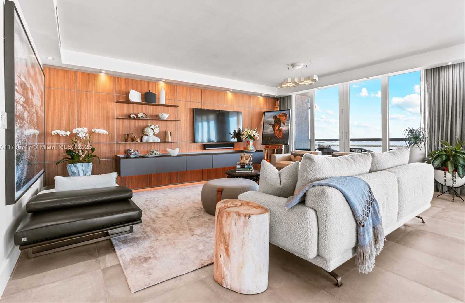 Small Image of 10 VENETIAN WAY #2404, Miami Beach Number 2