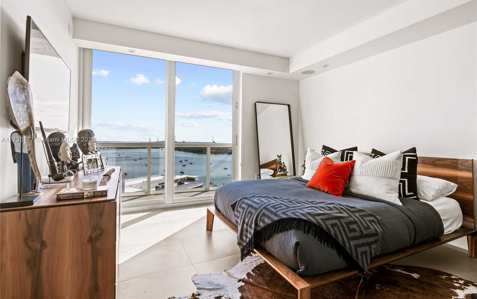 Small Image of 10 VENETIAN WAY #2404, Miami Beach Number 23